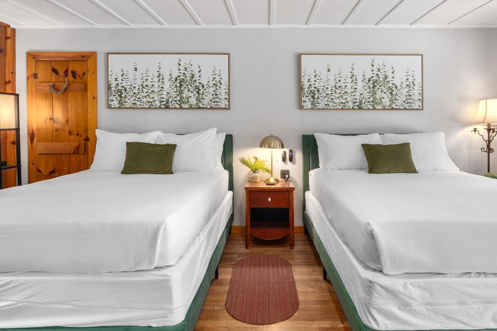 Cedarwood Inn Хендерсонвилл Экстерьер фото