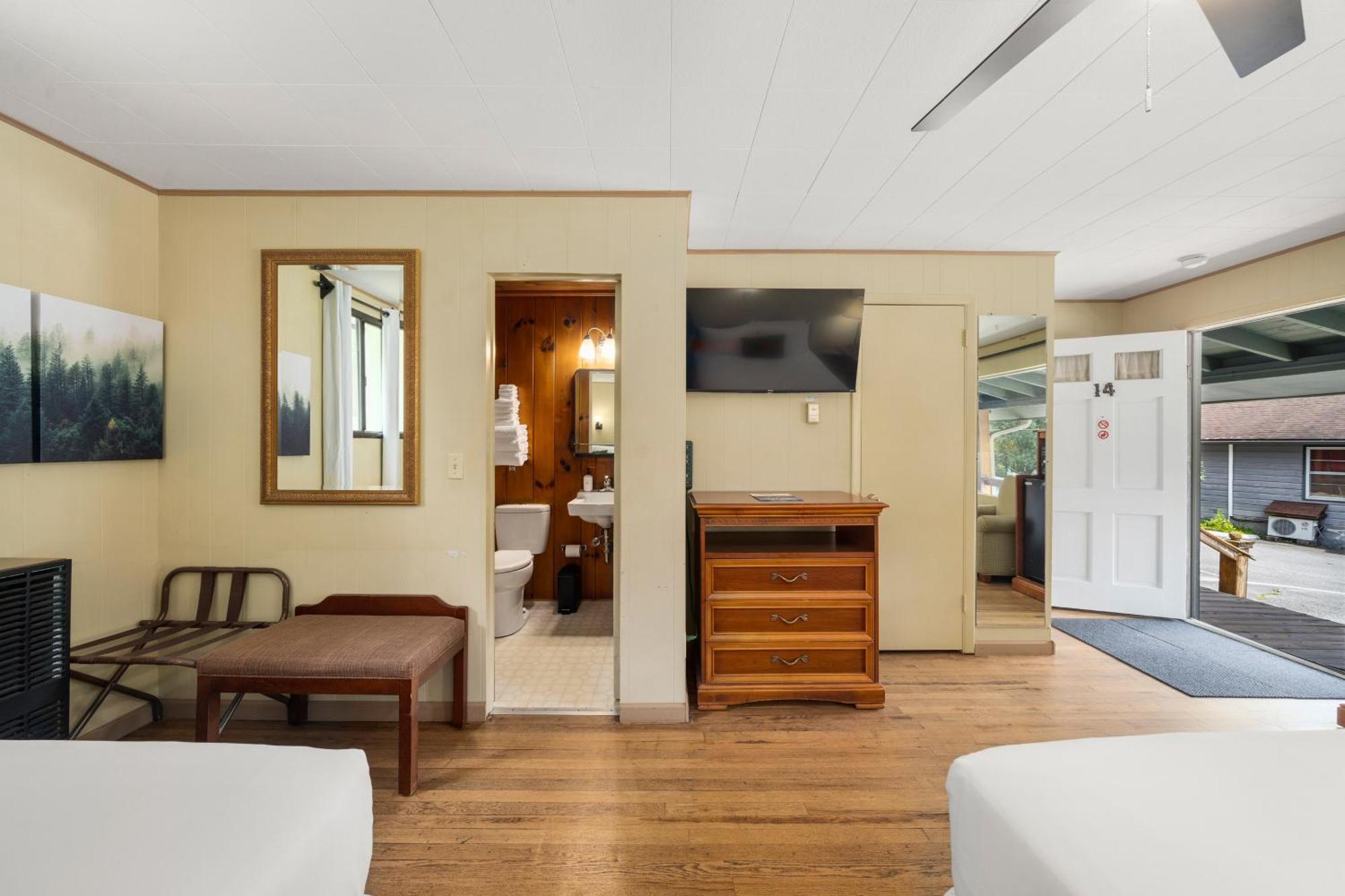 Cedarwood Inn Хендерсонвилл Экстерьер фото