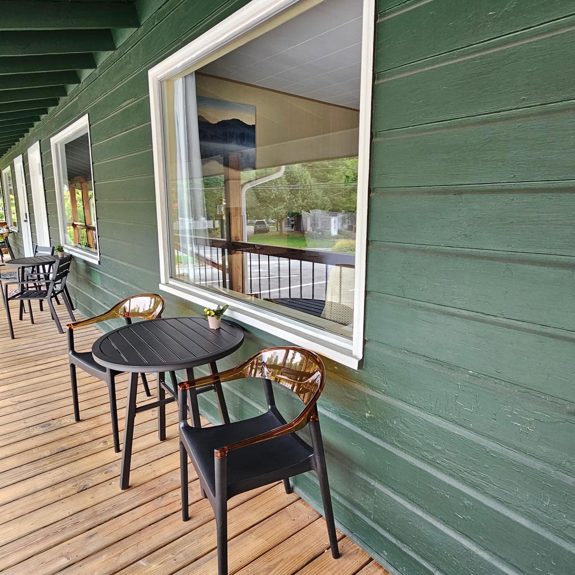 Cedarwood Inn Хендерсонвилл Экстерьер фото