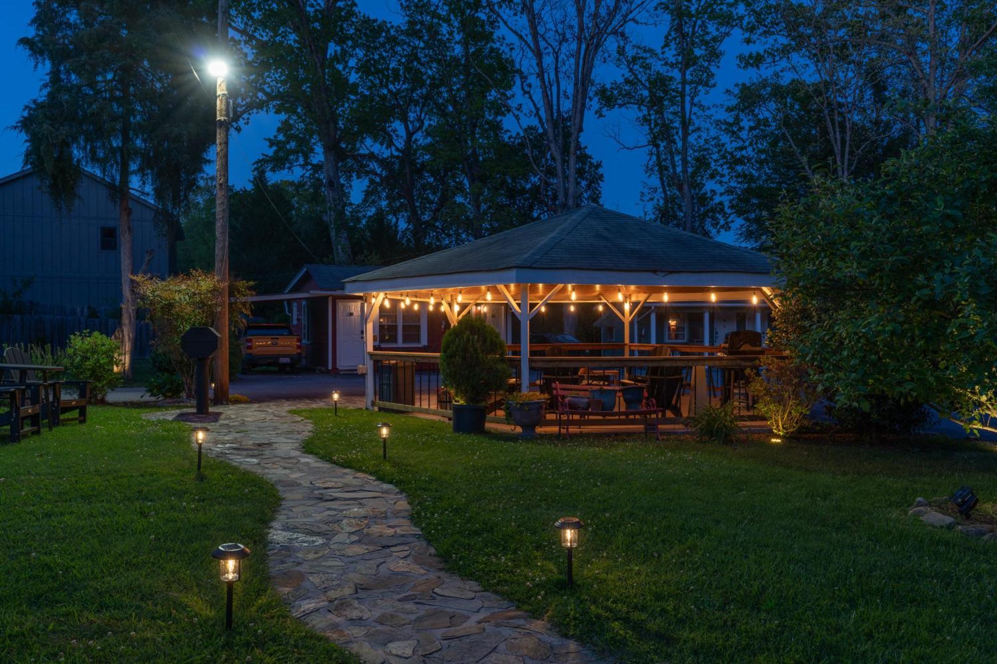 Cedarwood Inn Хендерсонвилл Экстерьер фото