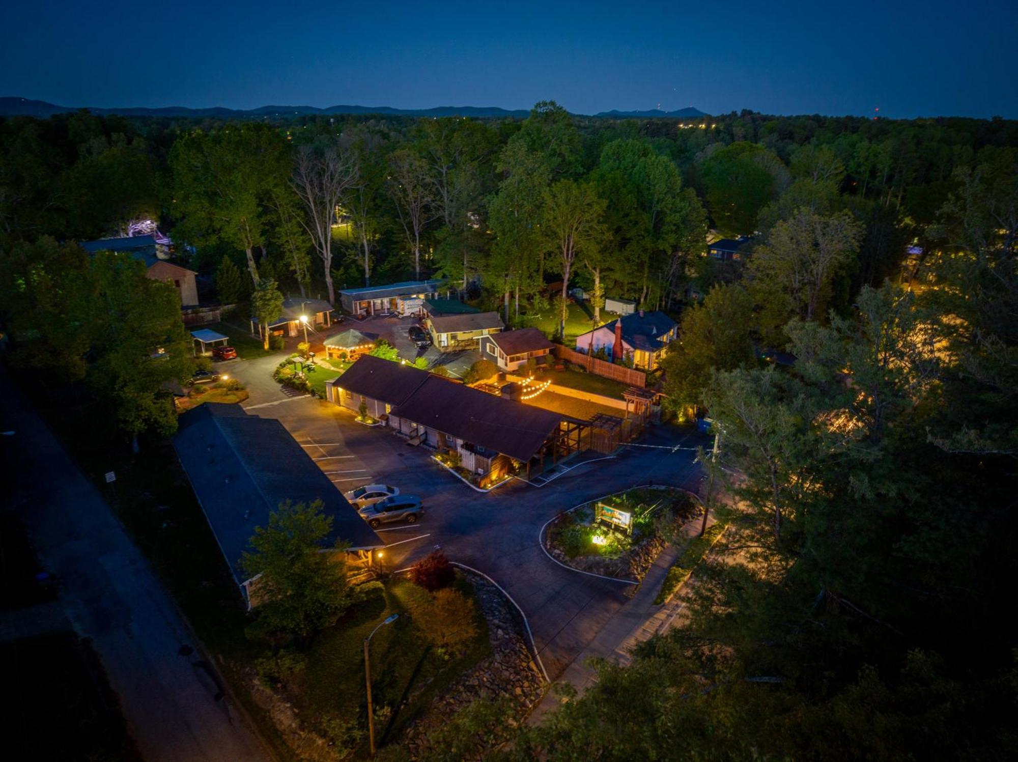 Cedarwood Inn Хендерсонвилл Экстерьер фото